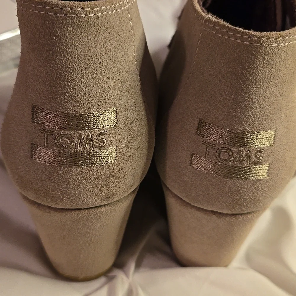 Toms Beige Lace Ankle Boots Wedges